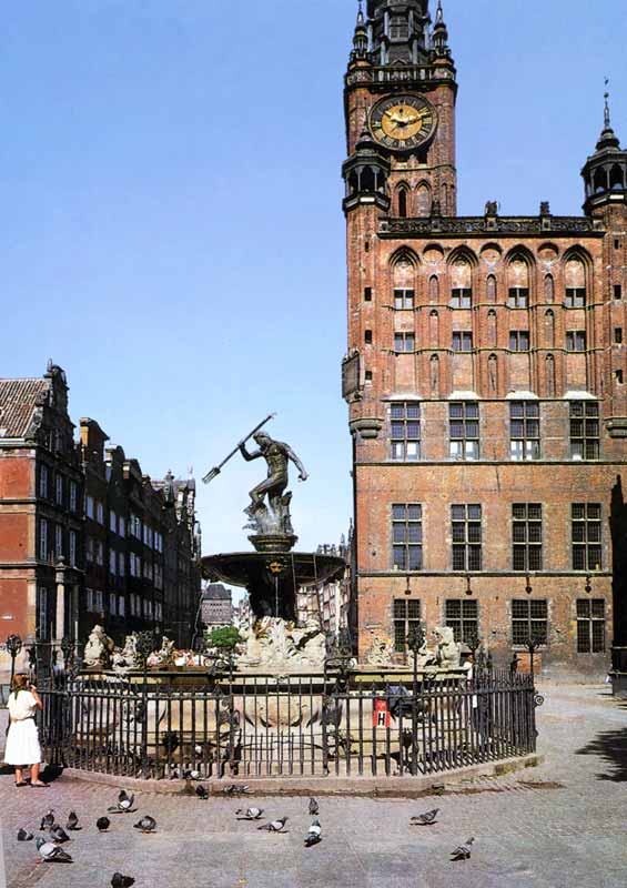 Gdansk-Hotel-de-ville-&-fontaine-de-Neptune