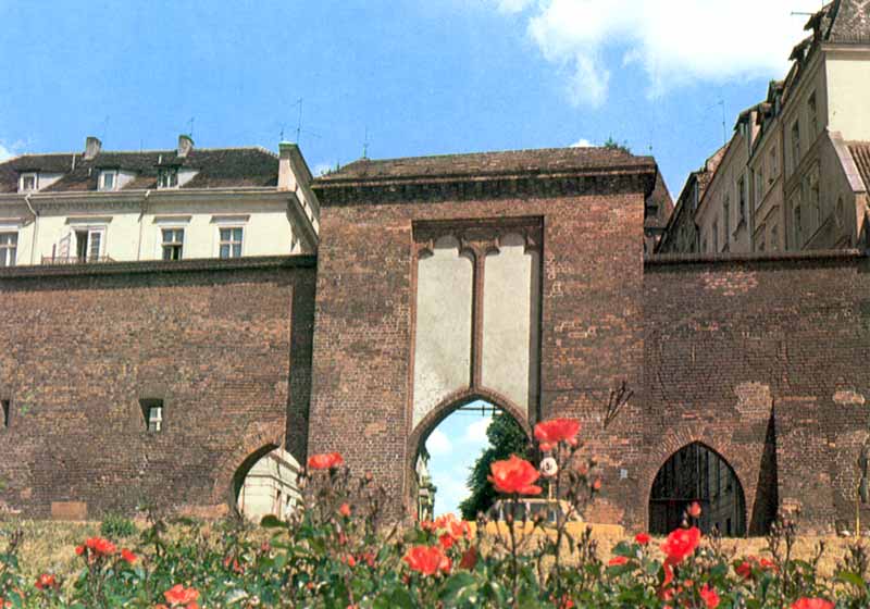 Torun
                : porte Brama Zeglanska