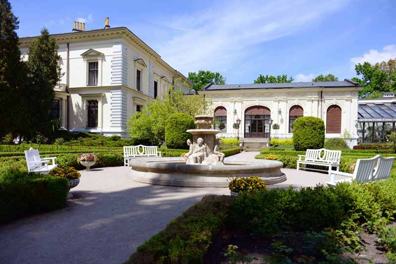 Lodz :
                  le palais Herbst depuis le jardin