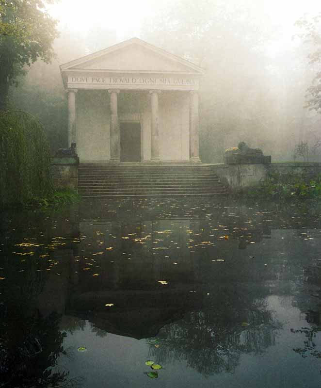 arkadia-temple-dans-brume