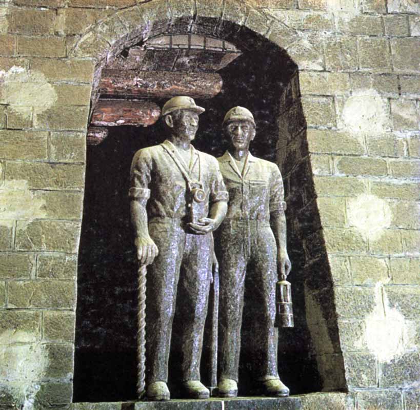 Wieliczka : monuments à la gloire des mineurs
              modernes