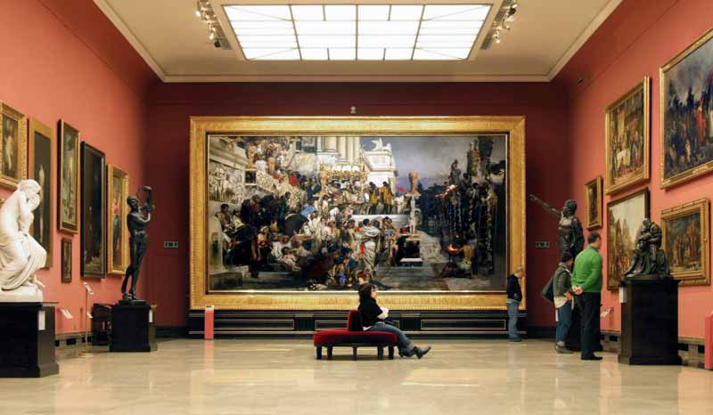 Galerie du Musée de la Halle aux Draps avec ses
              grands tableaux historiques de Matejko