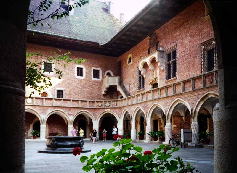 Krakow
                : cour à arcades XVème du Collegium Maius