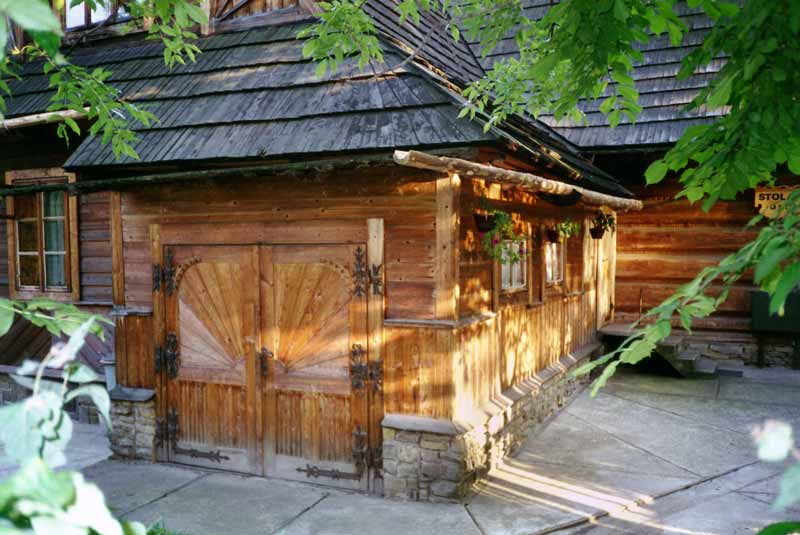 Zakopane : un joli garage dans le style vernaculaire