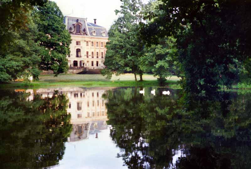 Le château de Pszczyna dans son grand parc