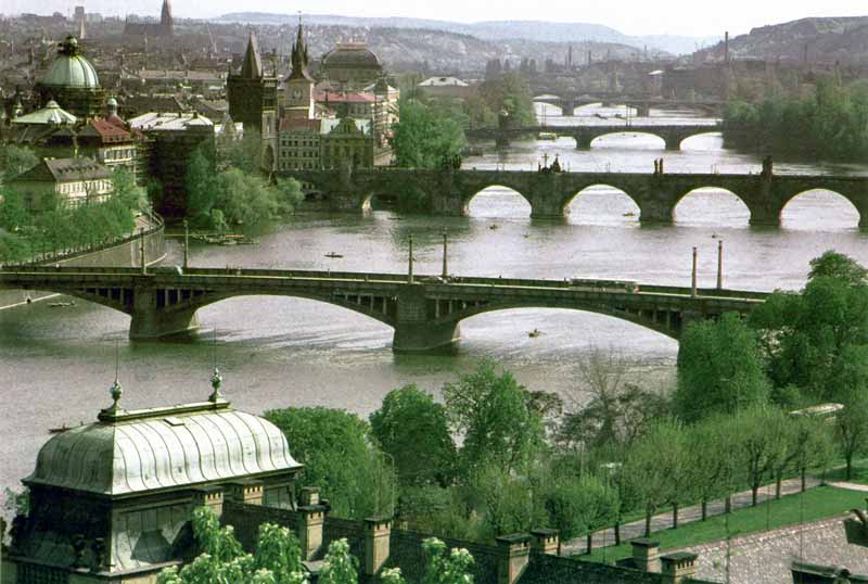 Les ponts de
        Prague sur la Vltava