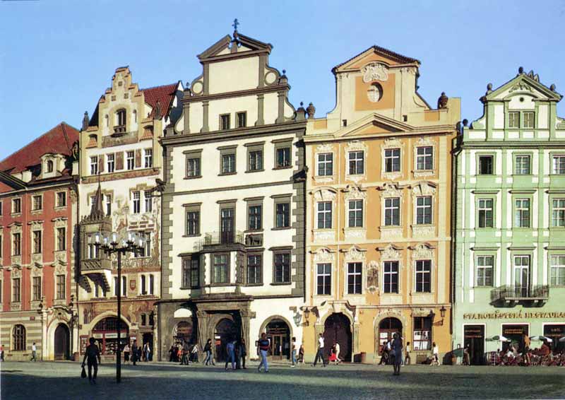 Prague : maisons patriciennes sur la Place de la
                Vieille Ville