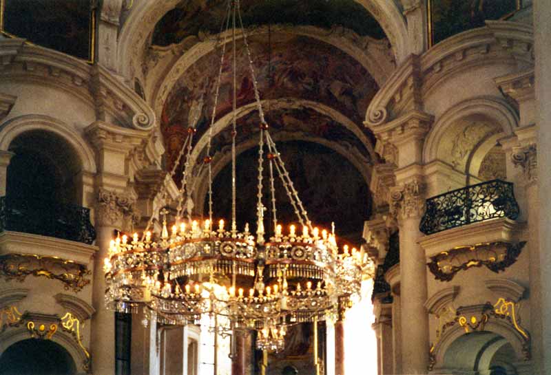 Église Saint Nicolas : le grand lustre