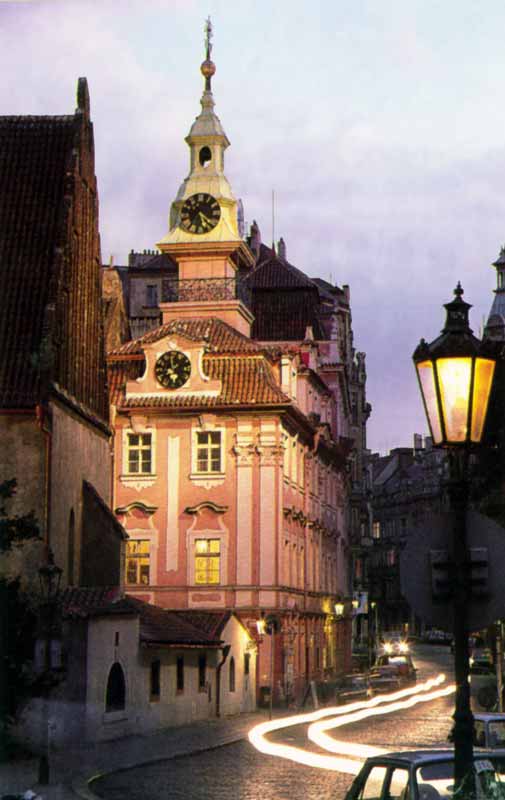 Prague
                : la vieille Mairie juive et la Synagogue vieille-neuve