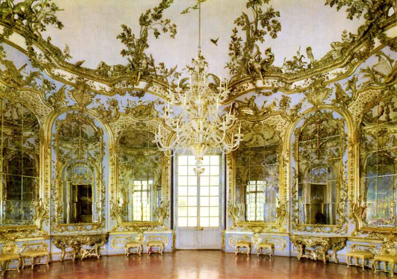 Pavillon de chasse d’Amalienburg : salle des
                  Miroirs (grand salon central)