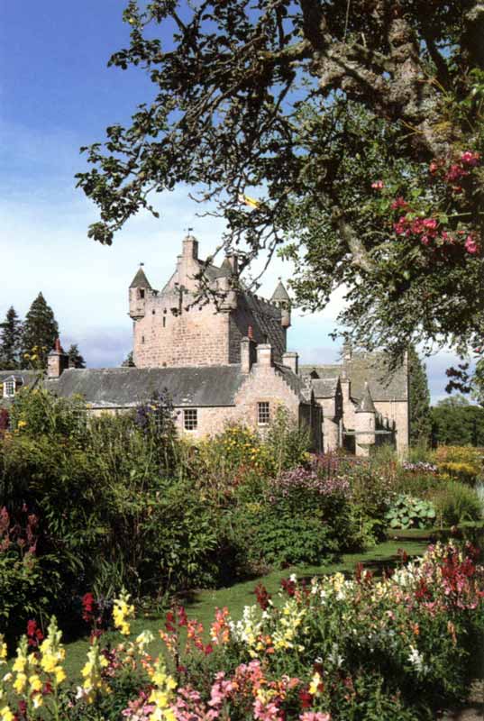 Cawdor
                : le château depuis le jardin