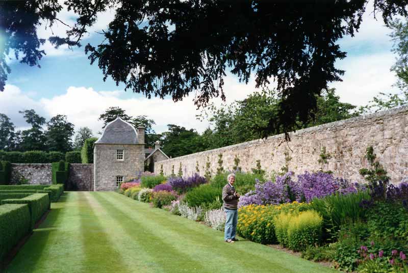 Pitmedden : mur, bordure et pavillon d'angle