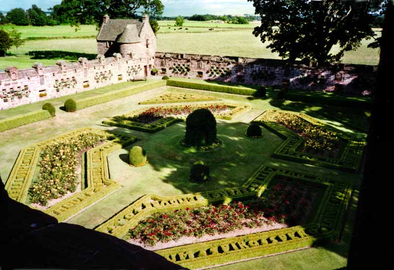 Le
              jardin d'Edzell depuis la tour