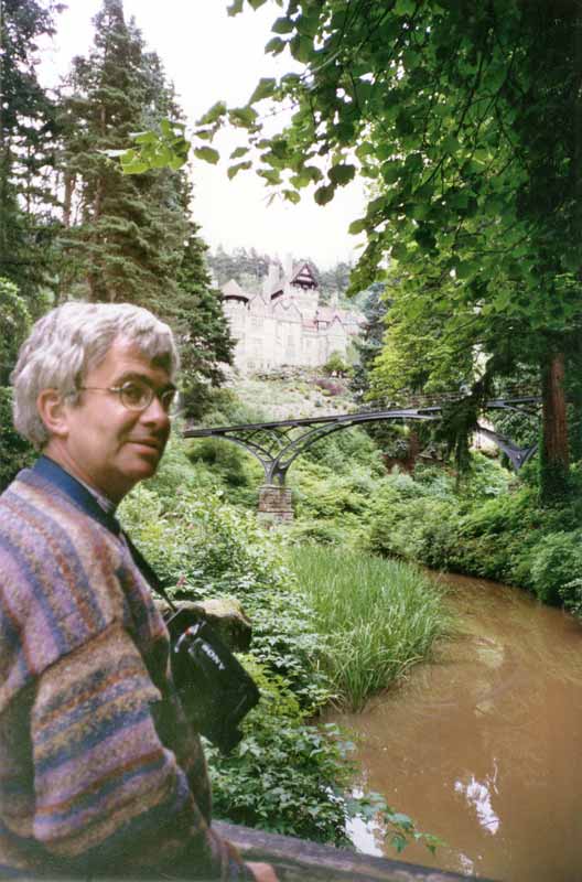 Dans la Gorge, Jean-Paul devant le pont d'acier