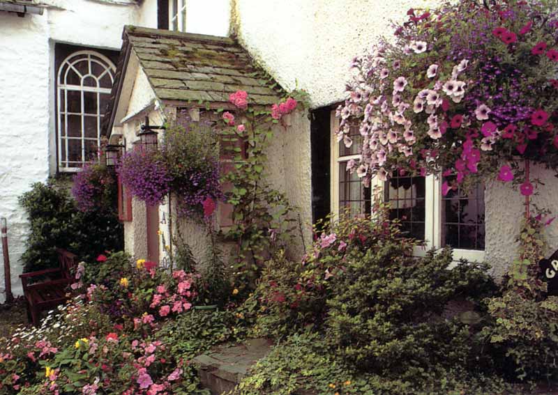 Hawkshead : une
              belle façade fleurie