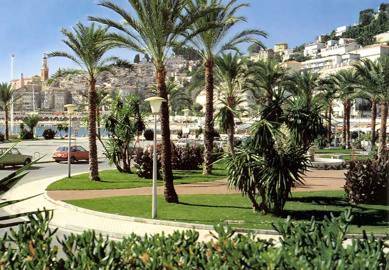 Les jardins de
                  Garavan au pied du vieux Menton