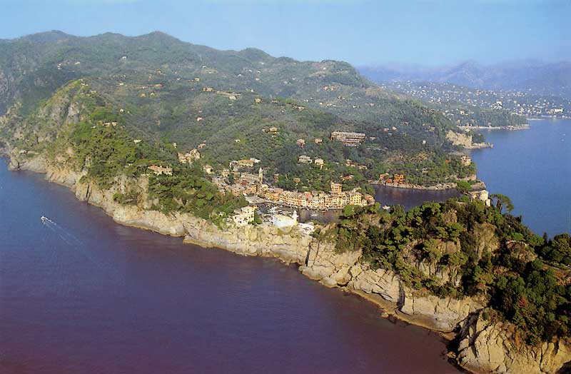 La Riviera Ligure et Portofino au premier plan