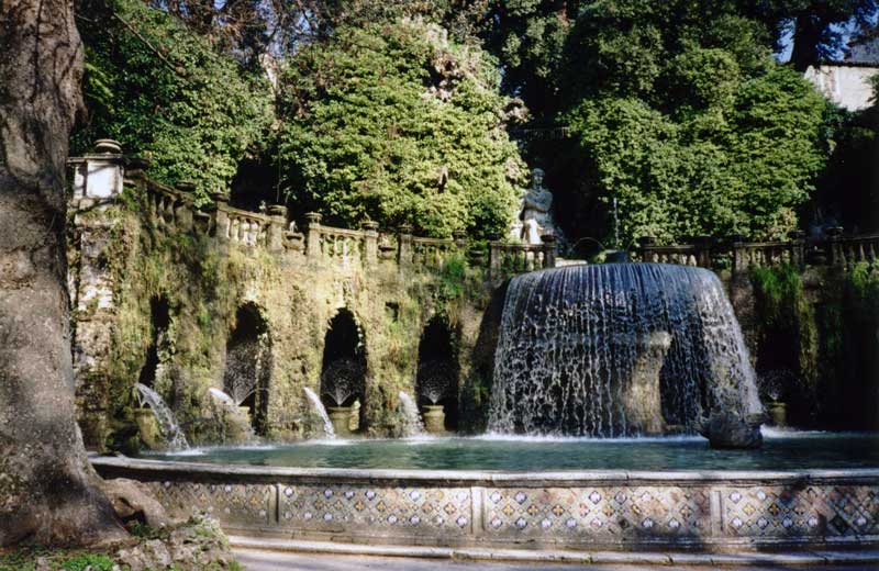 Jardin
                  de Tivoli : Fontaine de l'Ovato