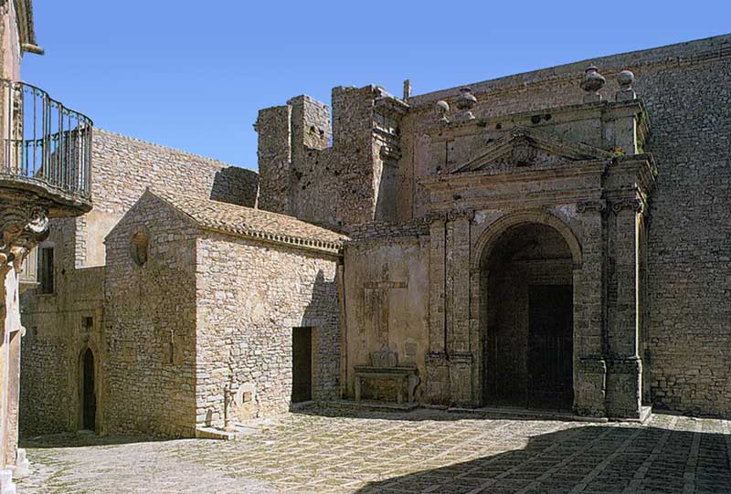Erice:
              l'ancienne église Saint Dominique devenue Instituto Ettore
              Majorano