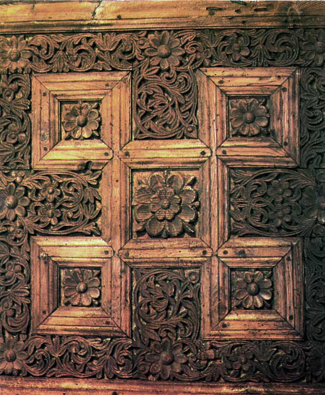 Détail des marqueteries de la Grande Porte en cèdre
                sculpté de la Grande Mosquée de Kairouan