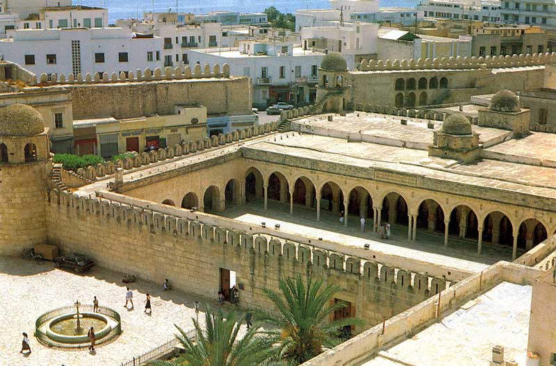 Grande
                mosquée de Sousse depuis le Nador du Ribat