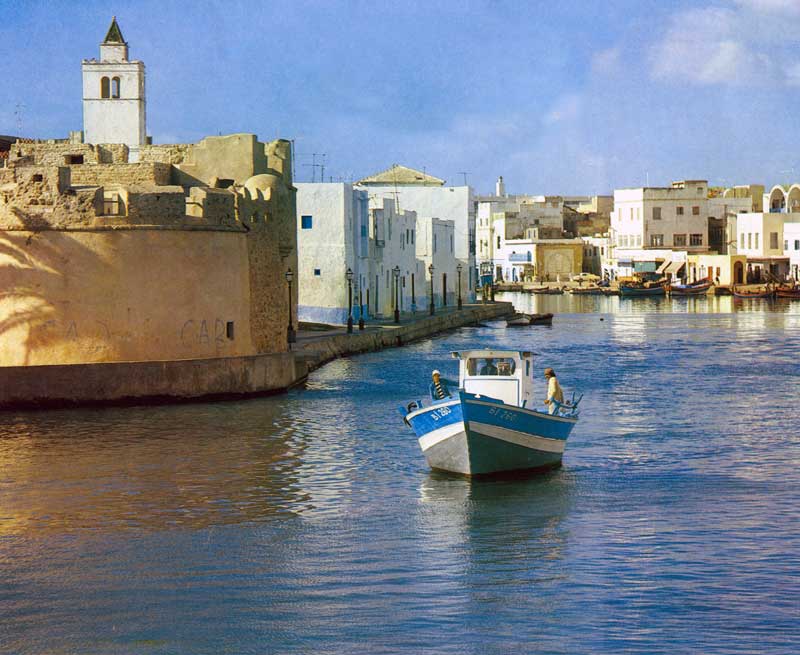 Bizerte : entrée du port de pêche