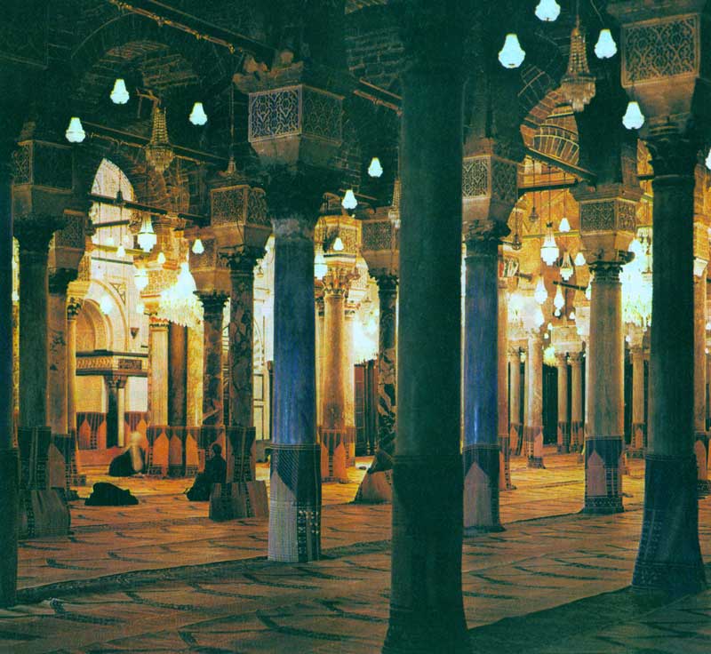 Intérieur de la Salle de prière de la Grande
                Mosquée Zitouna