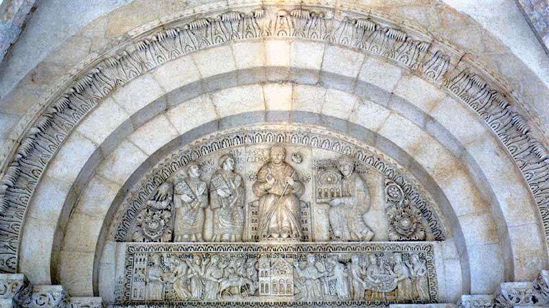 Tympan du
            portail de l'Abbazia de San Clemente