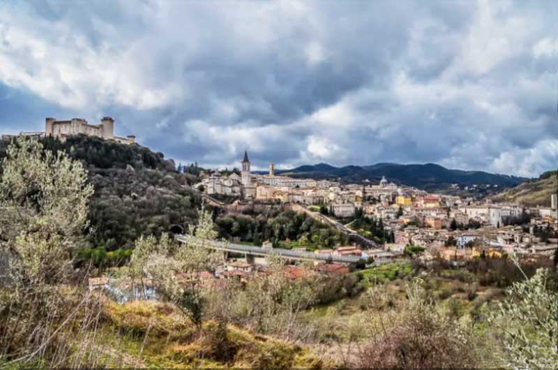 Spoleto sous son château