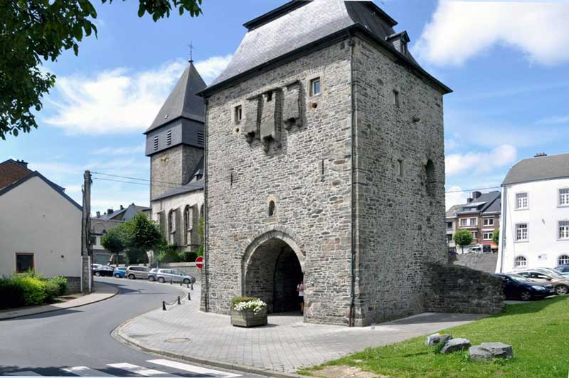 Bastogne : porte de Trèves et église St-Pierre