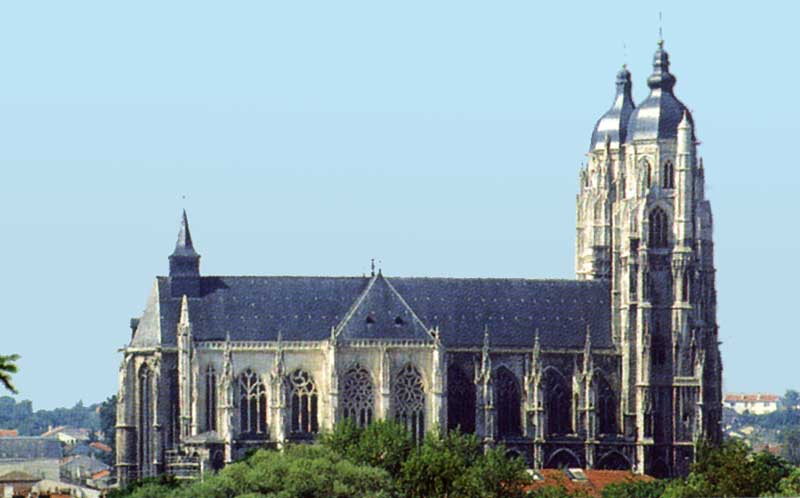 Basilique Saint Nicolas vue de côté