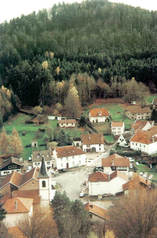Village
                de Pierre-Percée
