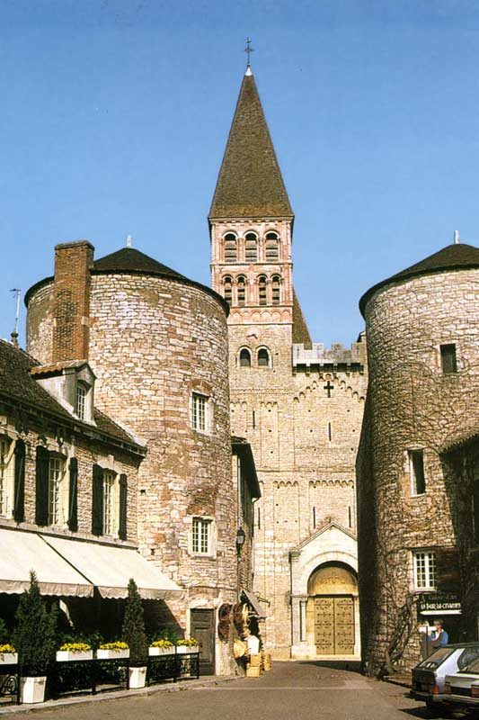 État actuel de la porte fortifiée de l'Abbaye
                  St-Philibert de Tournus