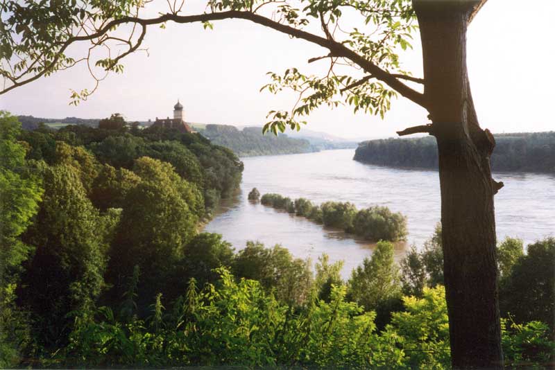 Le
                château de Schönbuhel au bord du Danube