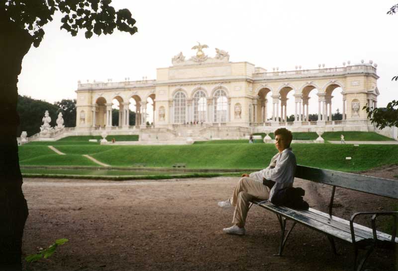 Monique près de la Gloriette de Schönbrunn