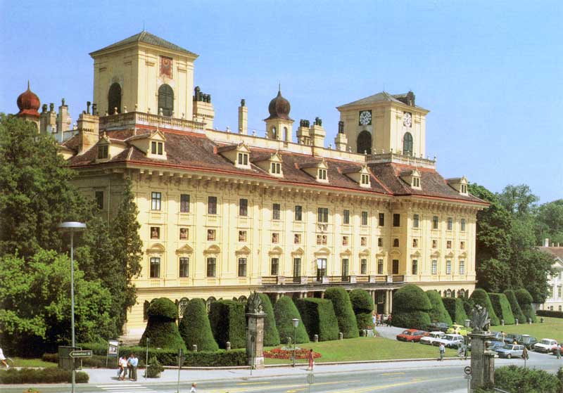 Eisenstadt
              : facade du château des Esterhazy