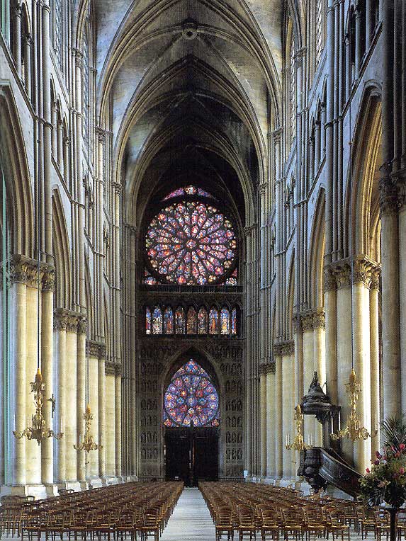 Reims-nef-de-la-cathedrale