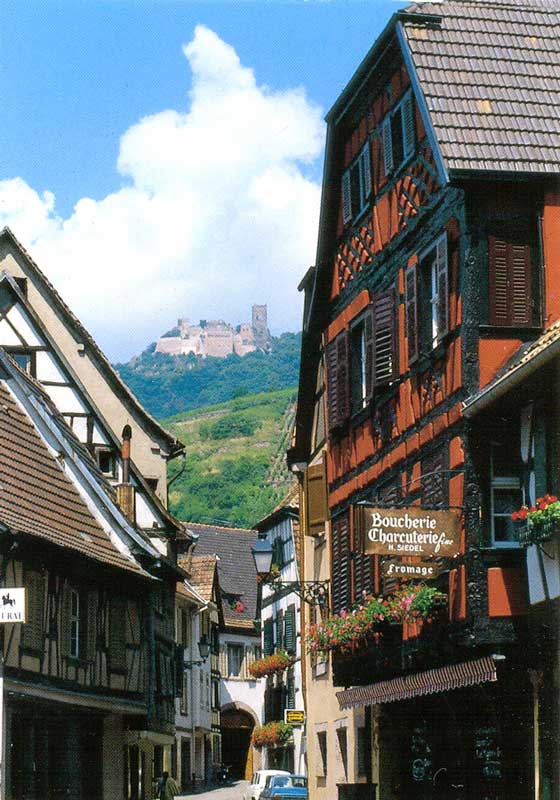 Ribeauville : vieilles façades et château