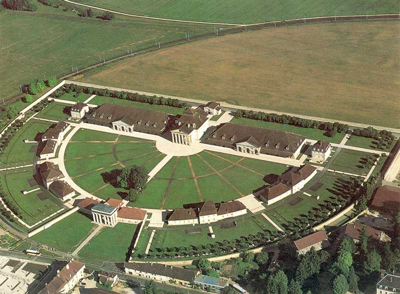 Arc et Senans vue aérienne de la saline par
                Louis-Nicolas Ledoux