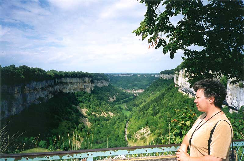 Baume-les-Messieurs-Monique-au-belvedere-de-Crancot