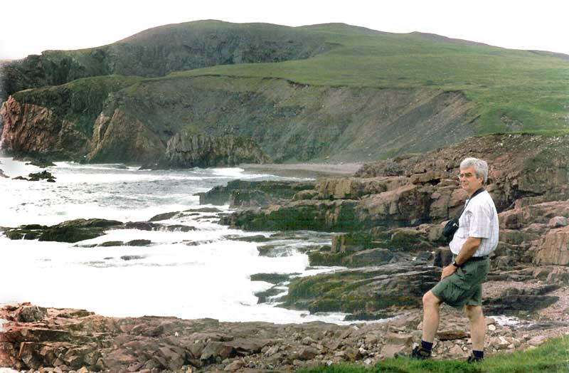 Jean-Paul devant Chamber Cove à St Lawrence