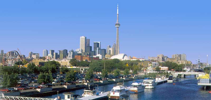 Toronto : la tour du CN et le front de lac
                    Ontario