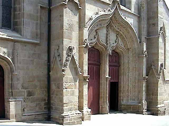 Josselin : portail de l'église