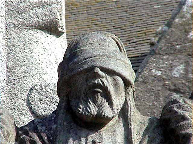 St-Thégonnec : le Christ aux yeux bandés de l'Ecce
            Homo