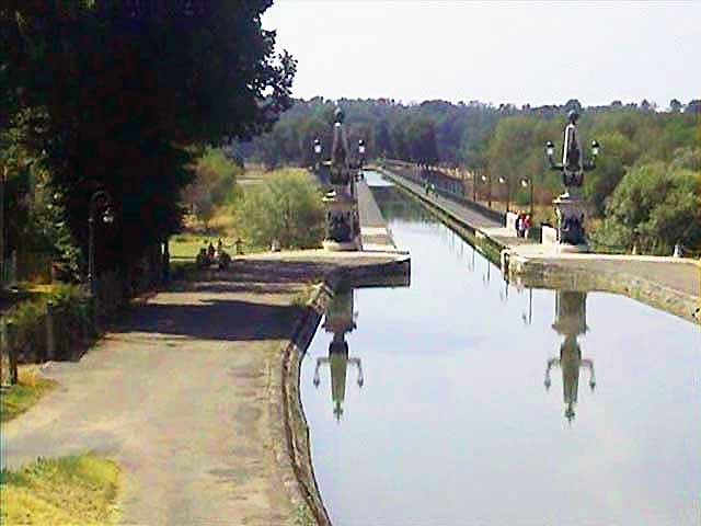 Entree-est-du-pont-canal-de-Briare