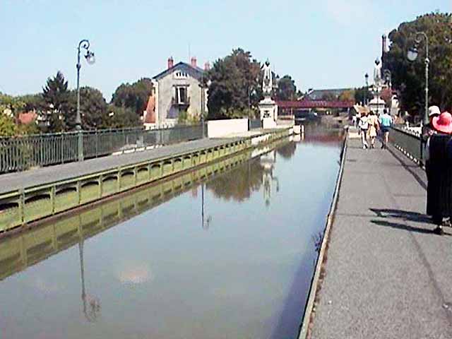 Pont-canal-de-Briare-vers-l-est