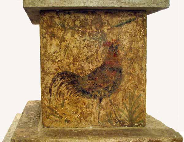 Autel décoré d'un coq peint