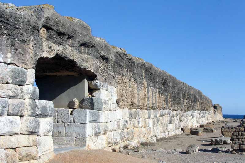 Porte dana le rempart romain