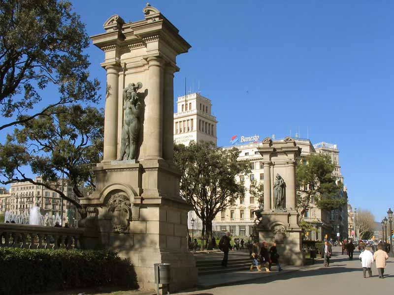 Plaça
                  Catalunya