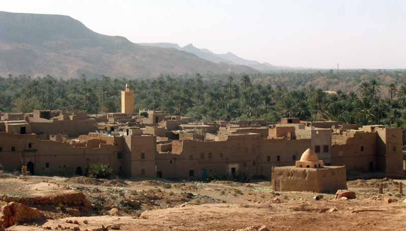 Village du Ziz autour de mosquée et ksars